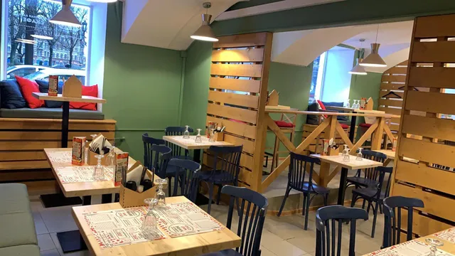 Фирменная лавка & кафе "Мит Стар"