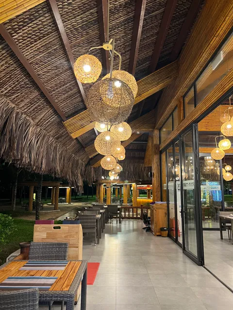 Sunset Bistro & Bar - Grand World