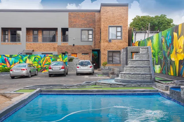 Evans Village - Apartments & Spa