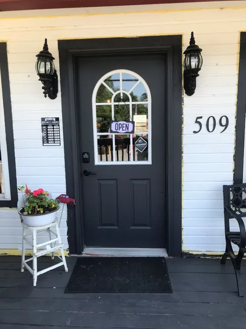 Rust & Roses Antiques