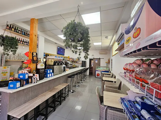 BAR TAPEO HELADERIA Entre Dos Mundos