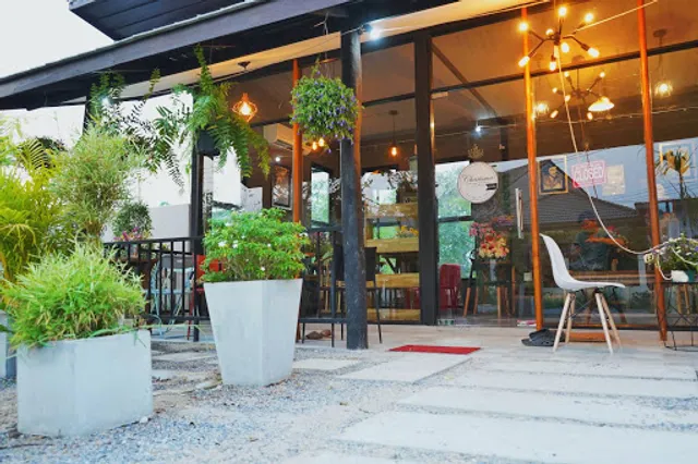 Charisma Cafe & Jardin