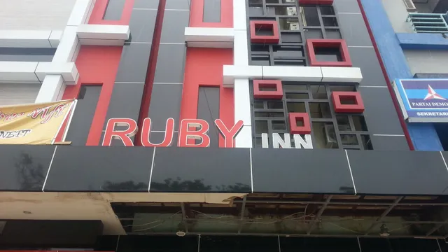 Urbanview Hotel Ruby Makassar