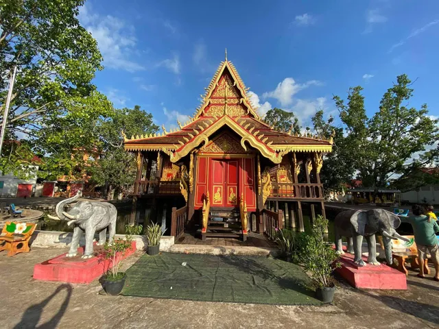 ຫໍໄຕປິດົກ ວັດກາງ ແຂວງສາລາວັນ