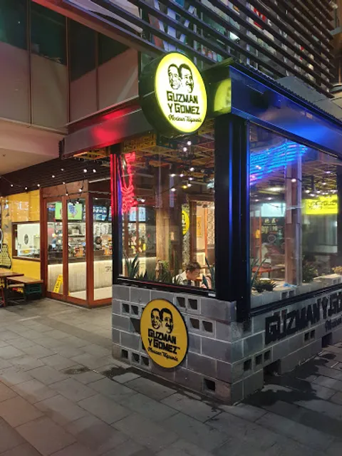 Guzman y Gomez - World Square