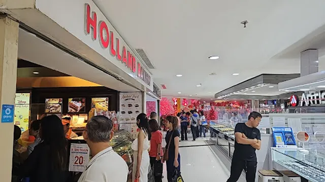 Holland Bakery Pasar Atum