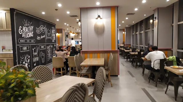 Solaria Plaza Atrium