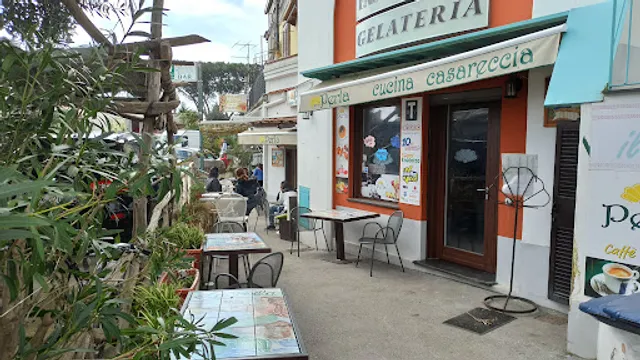 La Perla Bar,Trattoria,Tabacchi & Rosticceria
