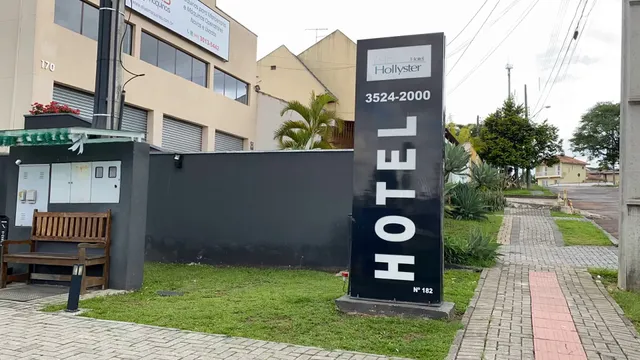 Hollyster Hotel
