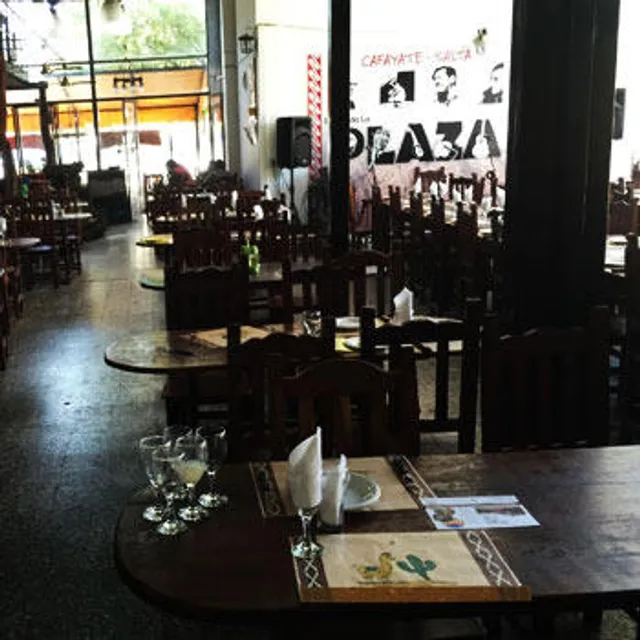 PEÑA Y PARRILLA DE LA PLAZA, CAFAYATE Salta Argentina