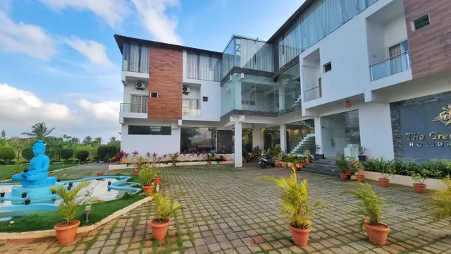 The Green Mist Holiday Inn