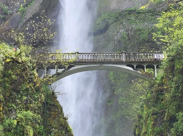 Lower Multnomah Falls
