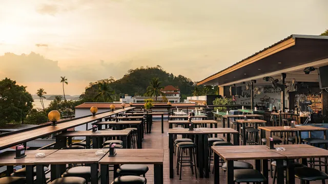 Balcony Party Hostel