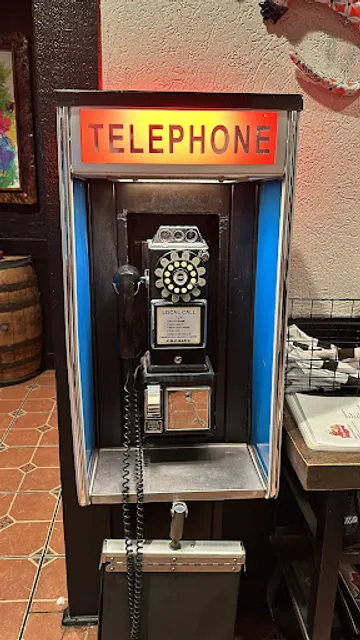 Tres Pesos Bar & Grill