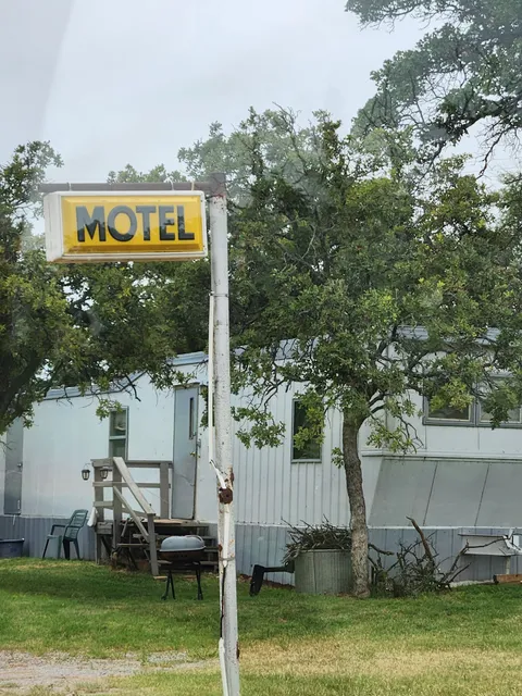 Easter's Lakeside Motel