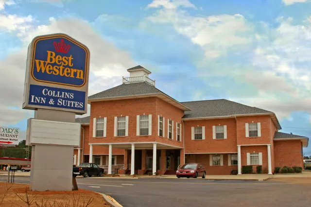 Collins Inn & Suites