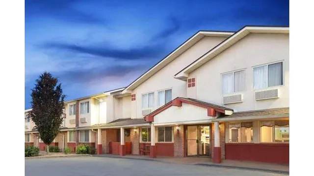 Super 8 by Wyndham Kingston