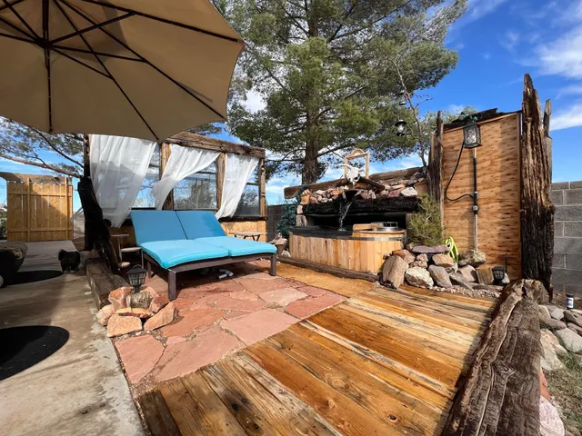 Hole in the Wall Getaway