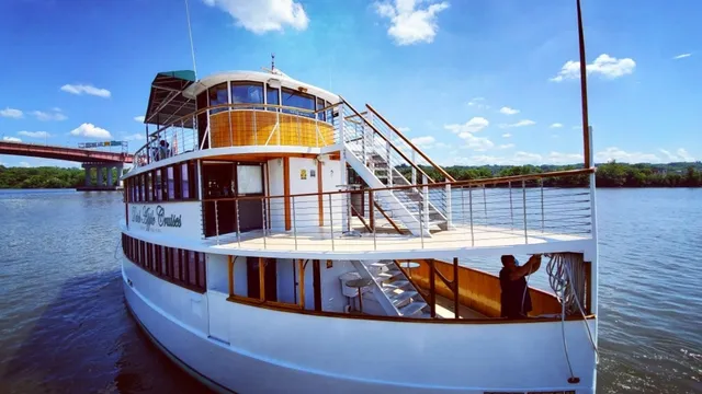 Dutch Apple Cruises & Tours