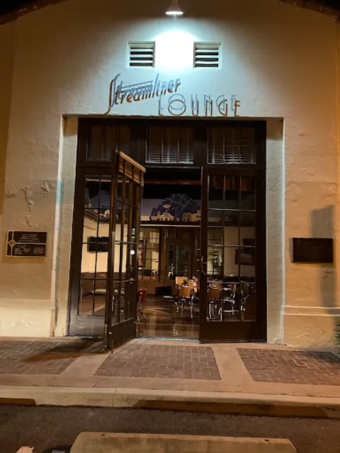 The Streamliner Lounge