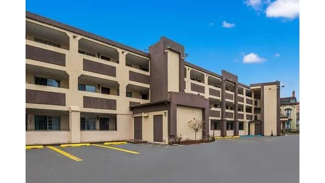 Clarion Pointe Syracuse Downtown