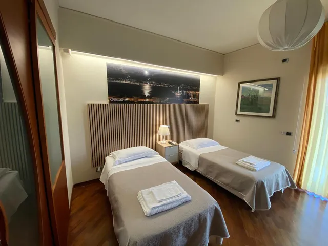 Casa Battisti Messina, Centro Città e Università