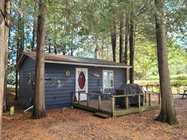 Cedars of Lake Eugenia - Cottage Resort