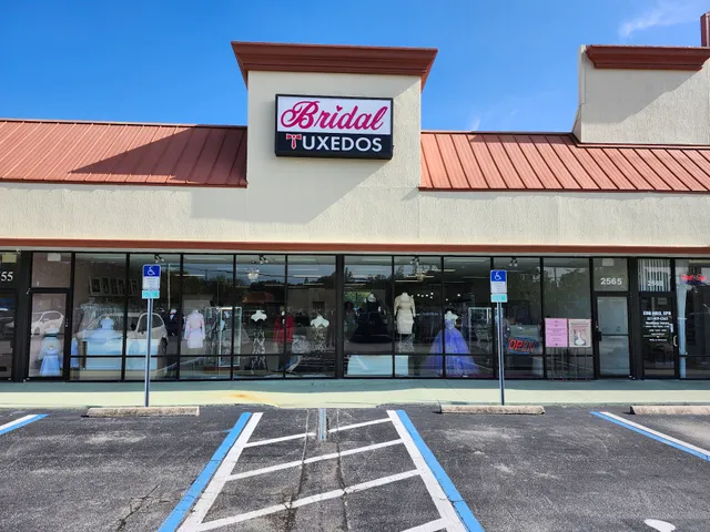 La Boutique de Bridal & Tuxedos