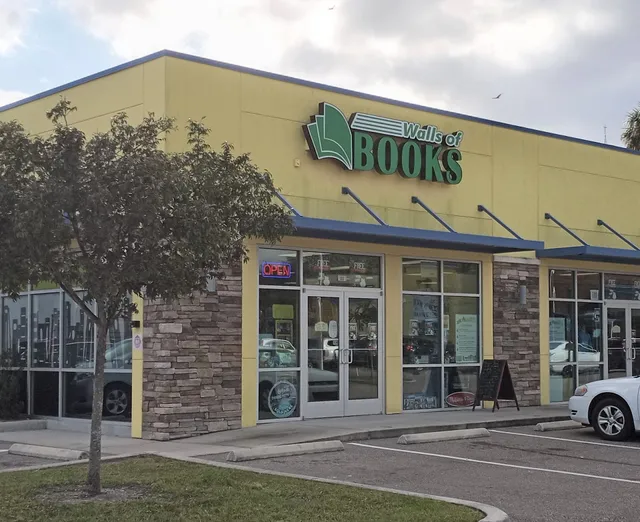 Walls of Books Oviedo