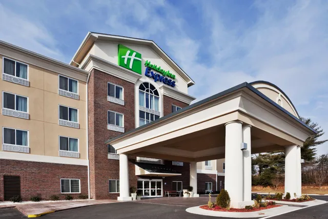 Holiday Inn Express & Suites Statesville by IHG