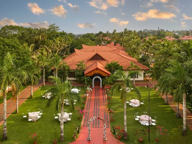 Sterling Lake Palace Alleppey