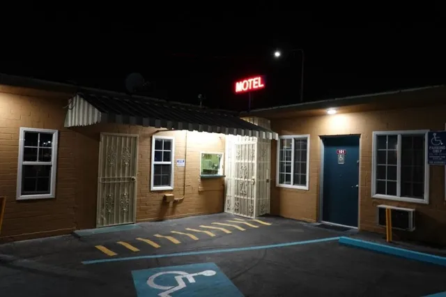 24 Hours Motel