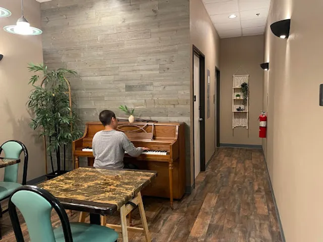 Happy Bamboo (Pho & Grill)