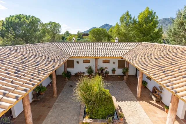 Alojamientos rurales, Hacienda Sierra del Pozo.N1 en Grandes Grupos, familias y empresas .