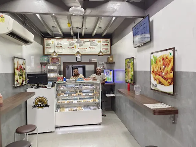 Everest Bakers & Cafe