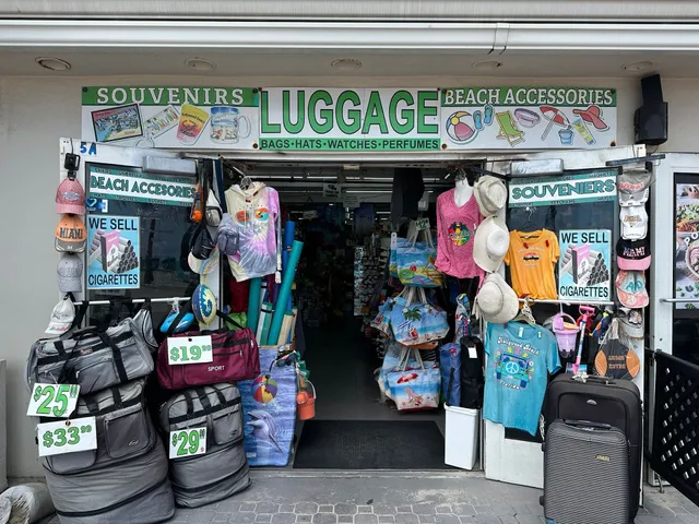 Beach Zone / Luggage, Souvenirs Store