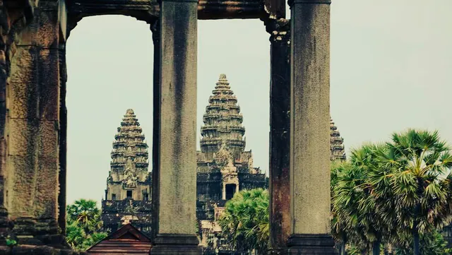 Angkor Wat Small Tour