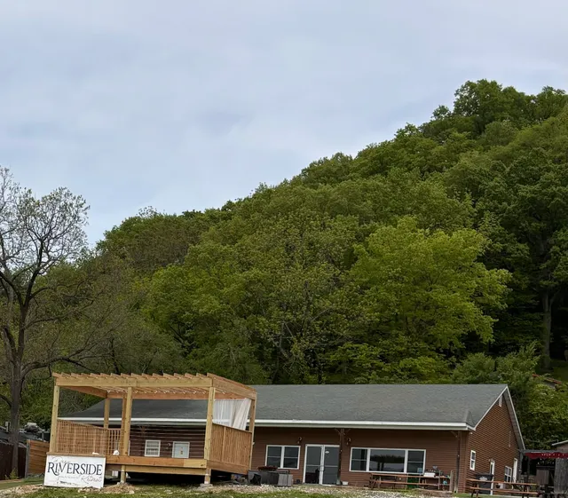 Dee's Riverside Retreat