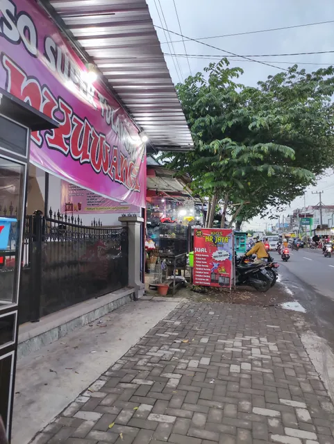 Bakso Tulangan dan Ayam Pedas Banyuwangi