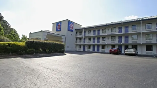 Motel 6 Raleigh, NC - Cary