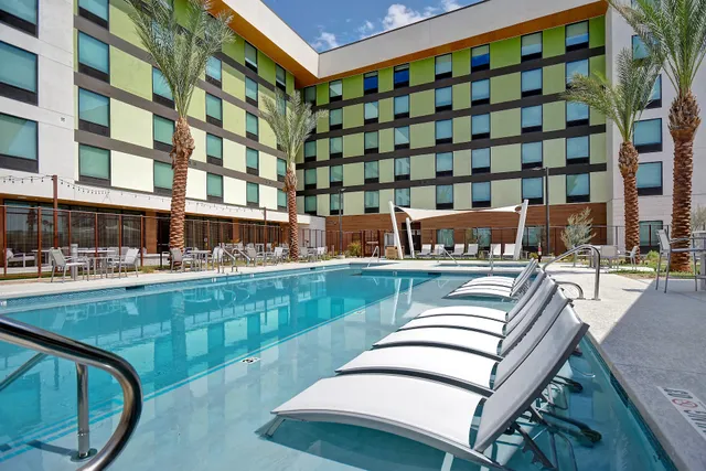 Hampton Inn & Suites Las Vegas Convention Center