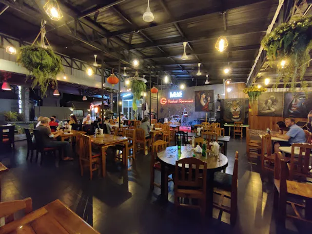 Golden Paradise Restaurant(NORTH-INDIAN CURRY HOUSE) || Best Indian Restaurant, Veg And Non Veg Restaurant, Vegan Restaurant