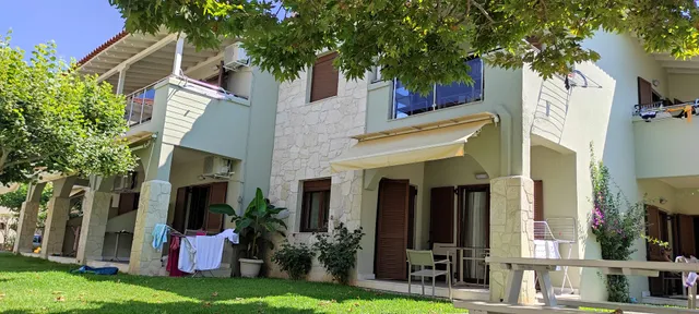 Zefyros Seaside Apartments