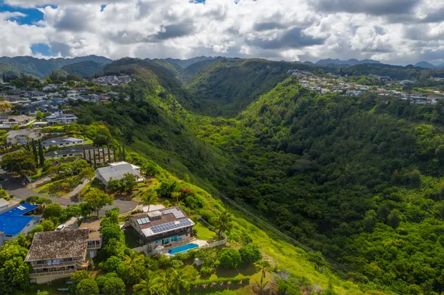 Rainbow Inn Aiea # 90/BB-0038 $265 a night vacation rental apartment not a hotel