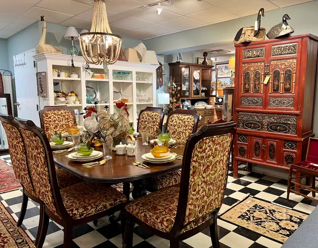 Rooms, Blooms & More