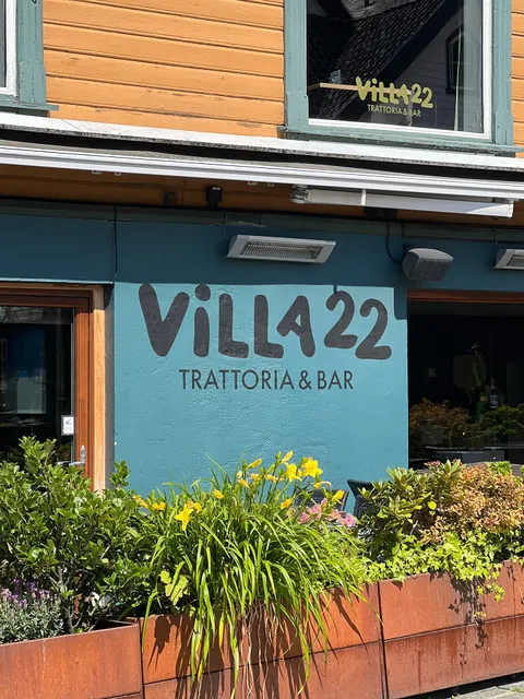 Villa 22 Trattoria & Bar