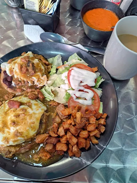 Bernies Burgers, Chicken & Shakes