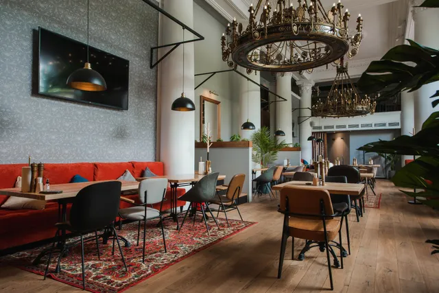 Rakovarnya "Kleshni I Khvosty", Mayakovskaya