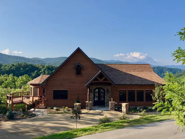 Hidden Vista Lodge - Vacation Rental with Greybeard Rentals