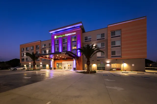 Holiday Inn Express & Suites Hawaiian Gardens by IHG